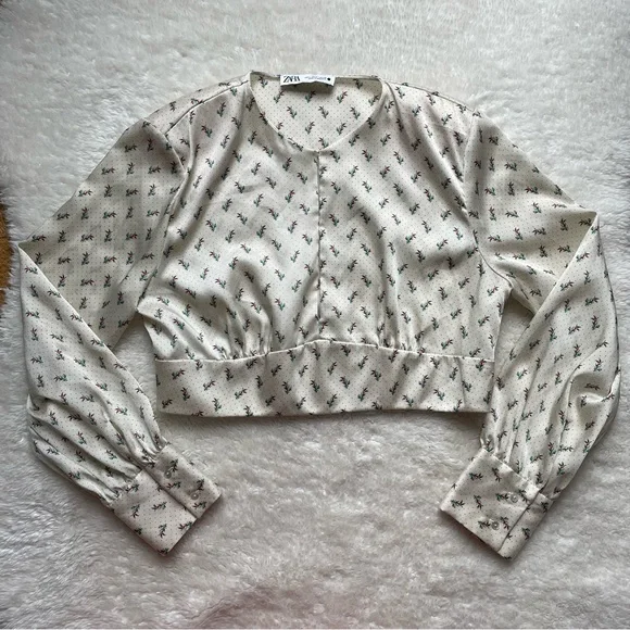 Zara crop satin keyhole cutout long sleeve floral and polka dot cream blouse - Picture 2 of 7
